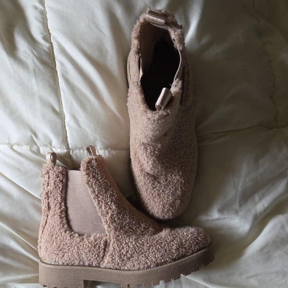 Sam Edelman Fuzzy Tan Ankle Booties - Picture 1 of 3
